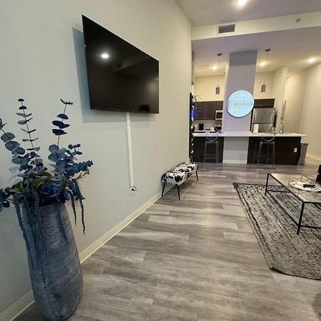 Beautiful Condo/Rooftop Patio With Free Parking Кливланд Екстериор снимка