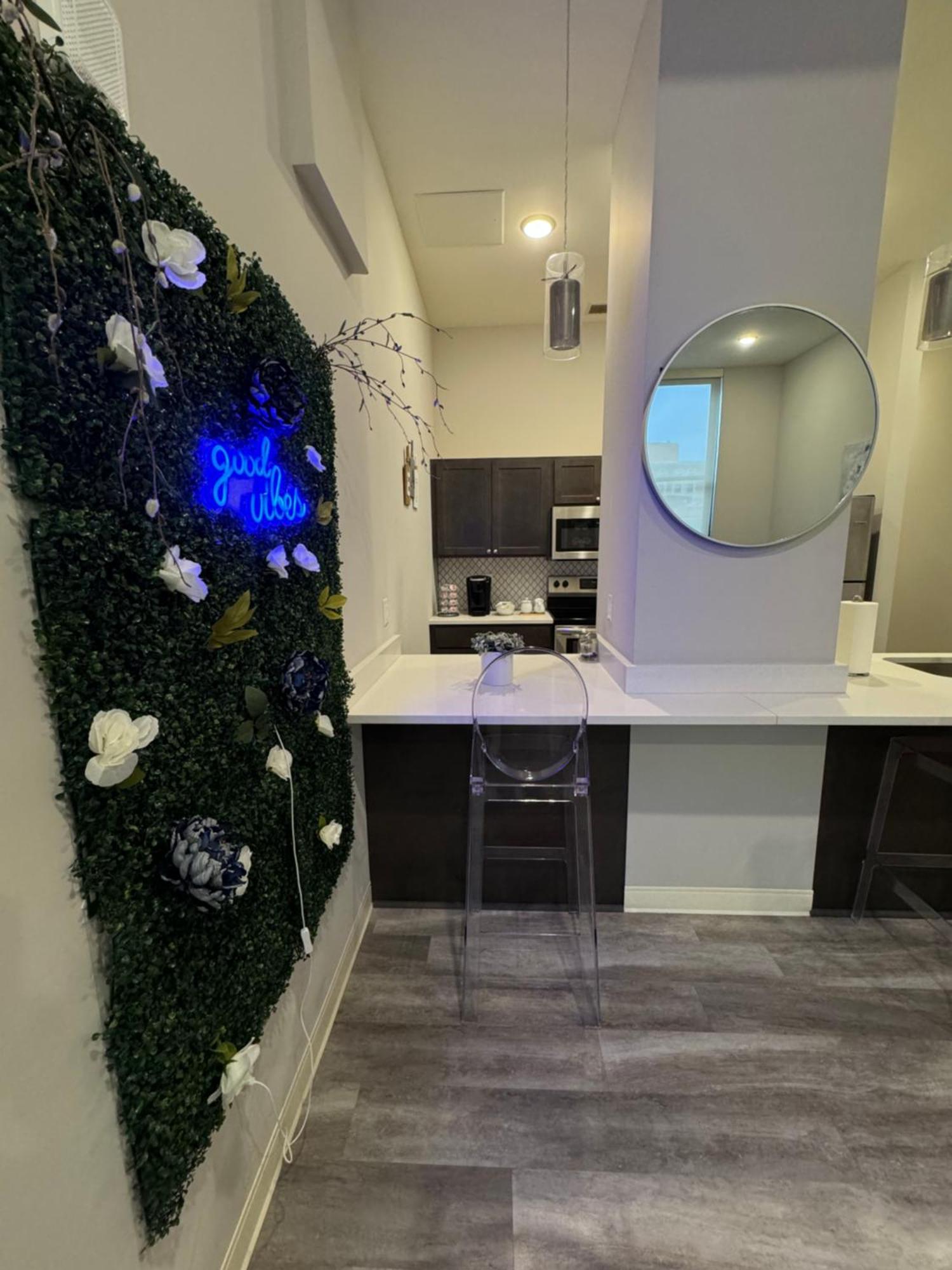 Beautiful Condo/Rooftop Patio With Free Parking Кливланд Екстериор снимка