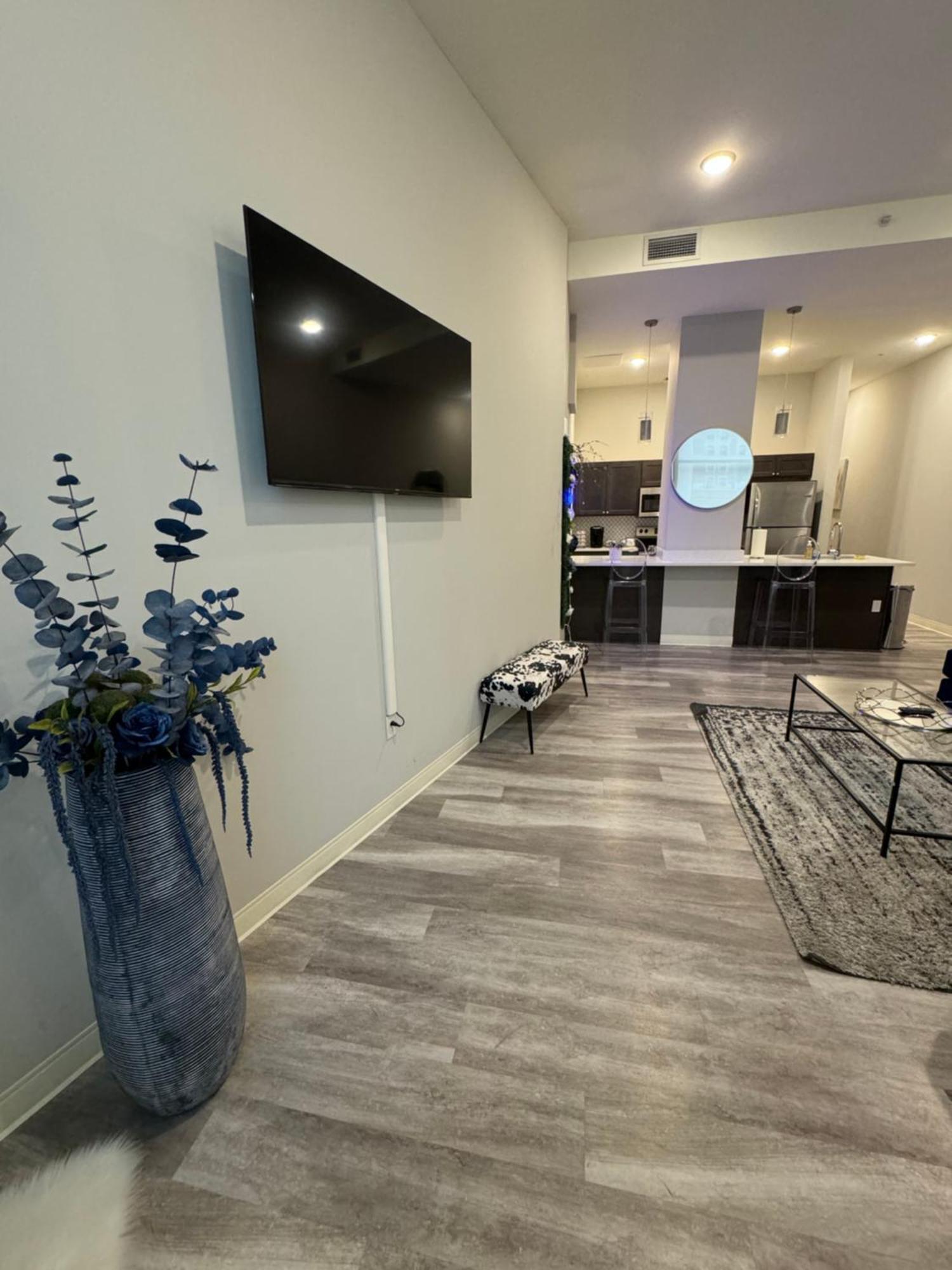 Beautiful Condo/Rooftop Patio With Free Parking Кливланд Екстериор снимка